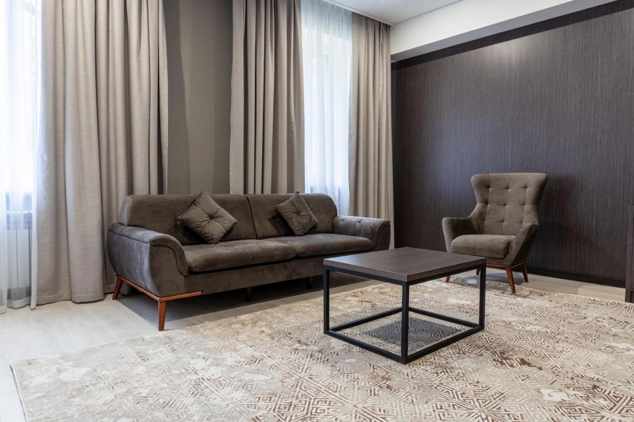 Resident Hotel Kazybek Bi Almaty Ngoại thất bức ảnh