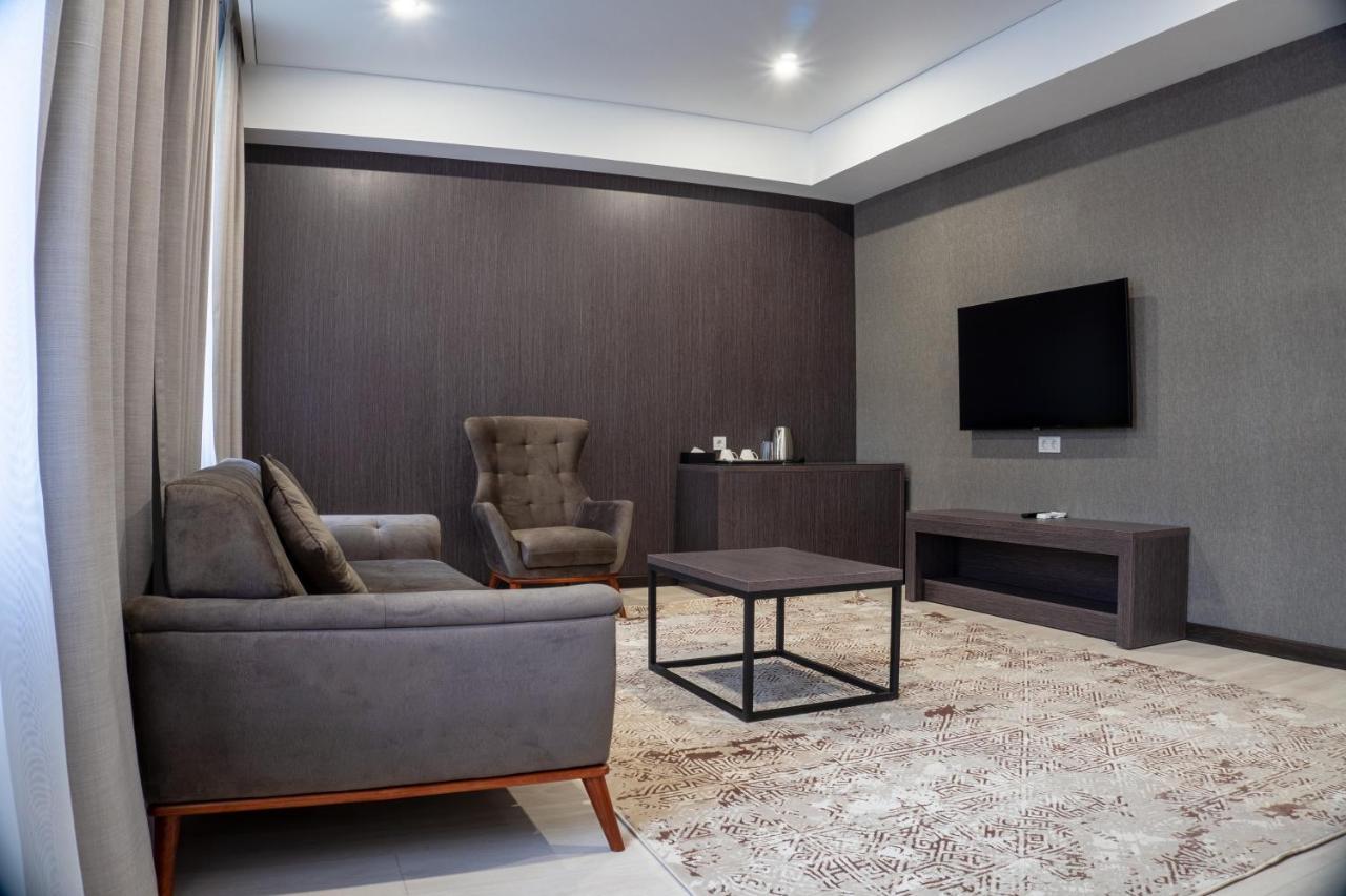 Resident Hotel Kazybek Bi Almaty Ngoại thất bức ảnh