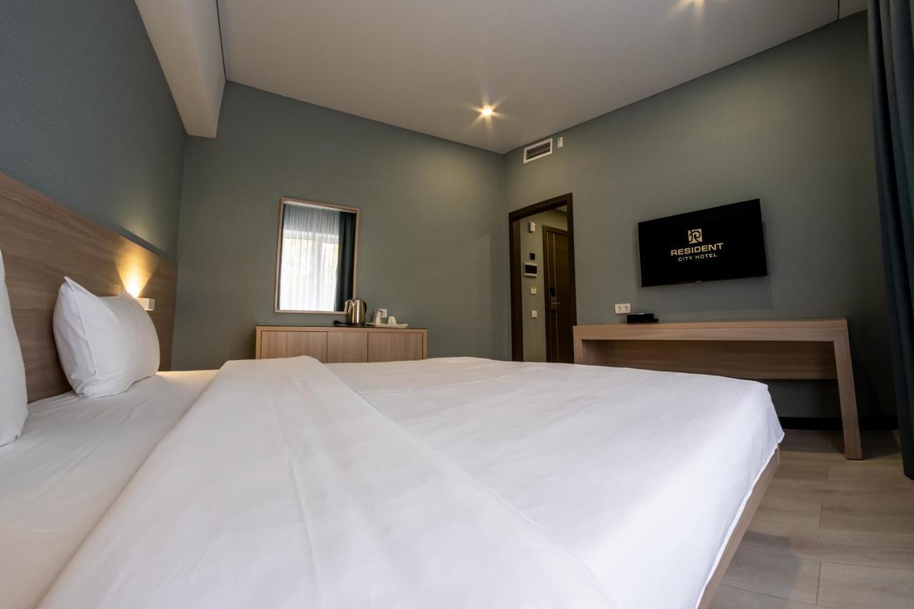 Resident Hotel Kazybek Bi Almaty Ngoại thất bức ảnh