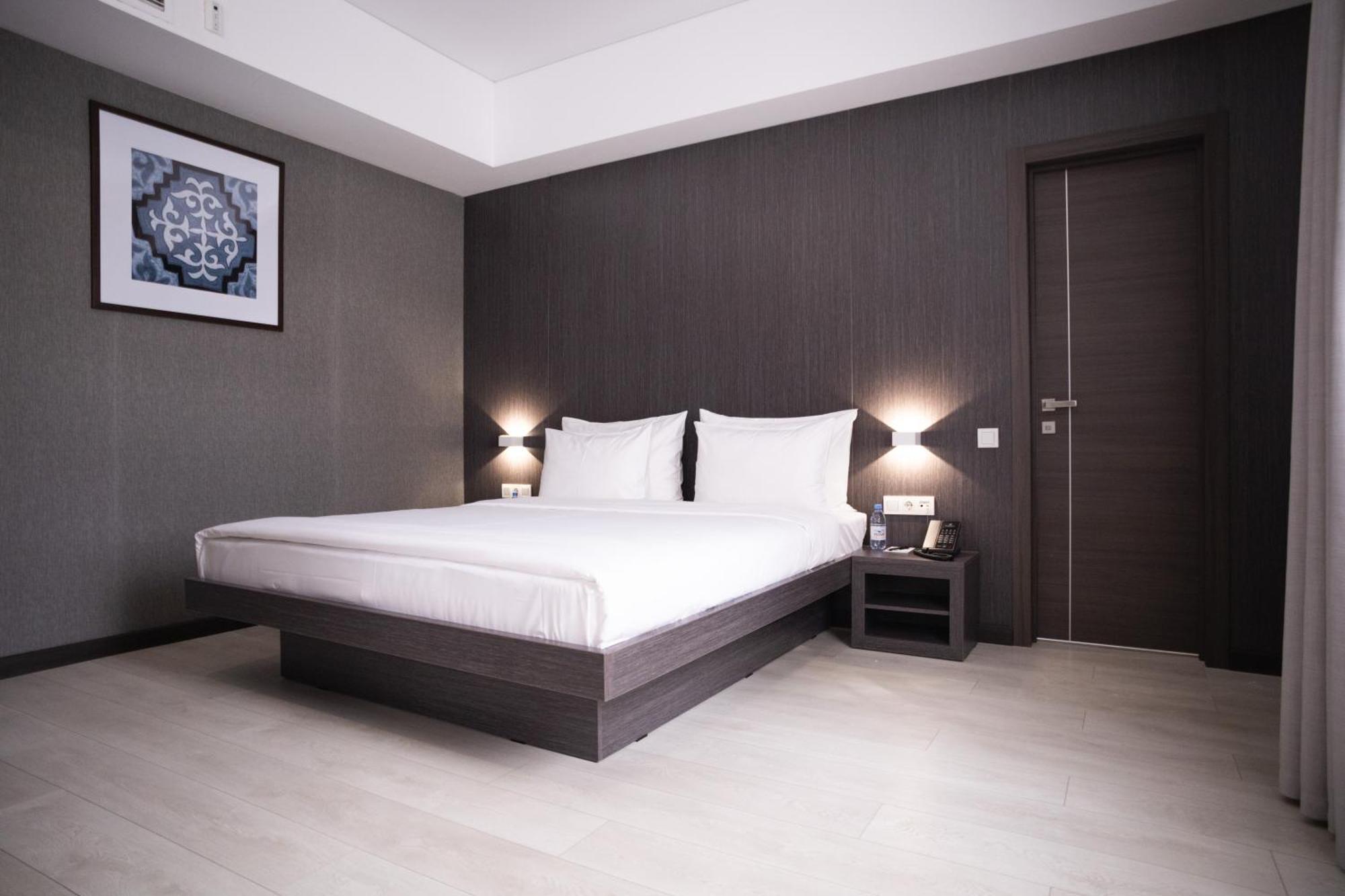 Resident Hotel Kazybek Bi Almaty Ngoại thất bức ảnh