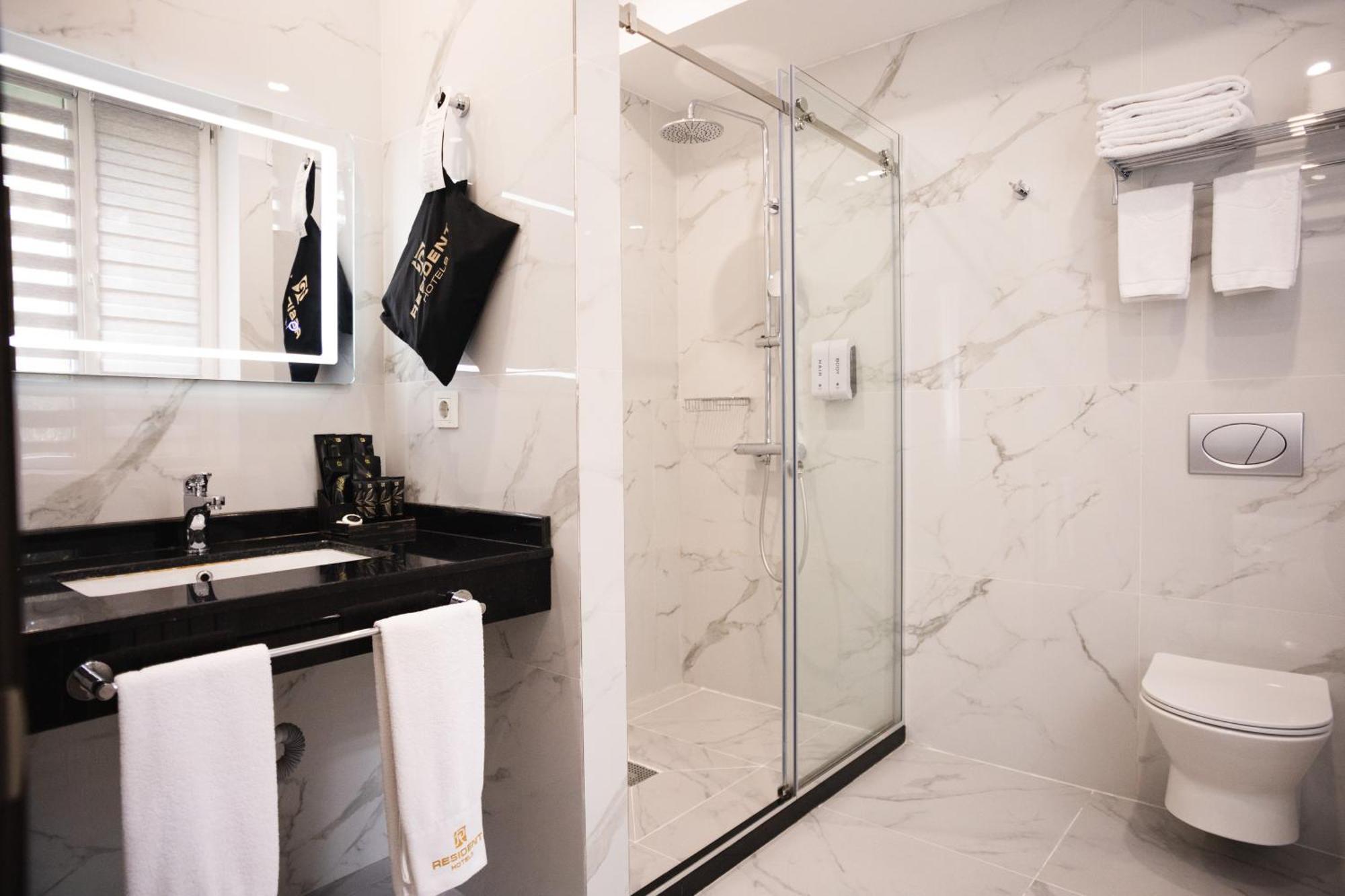 Resident Hotel Kazybek Bi Almaty Ngoại thất bức ảnh