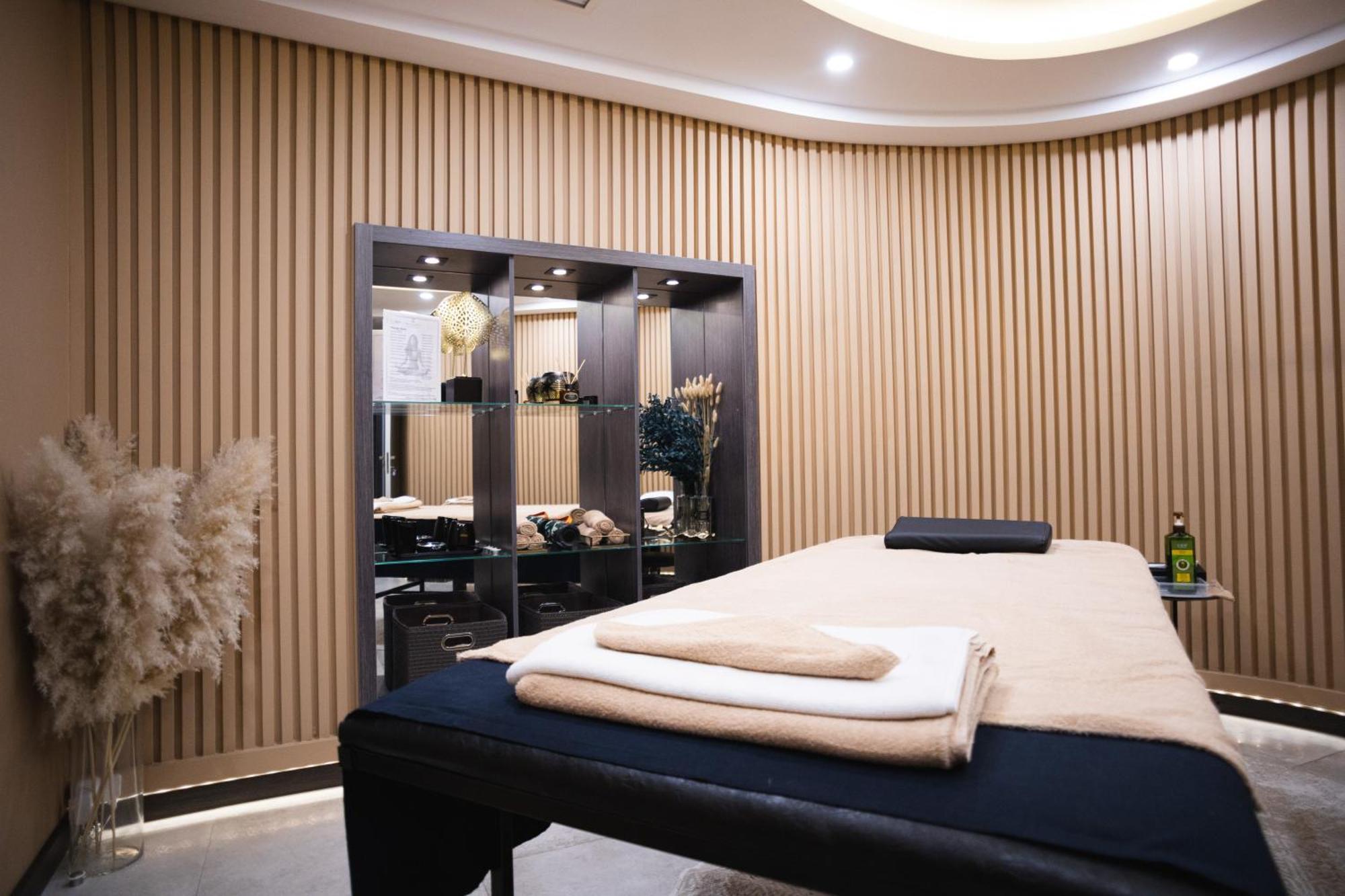 Resident Hotel Kazybek Bi Almaty Ngoại thất bức ảnh