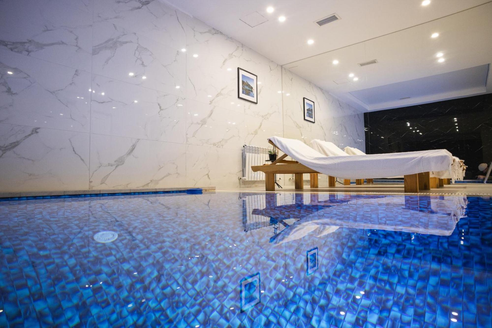 Resident Hotel Kazybek Bi Almaty Ngoại thất bức ảnh