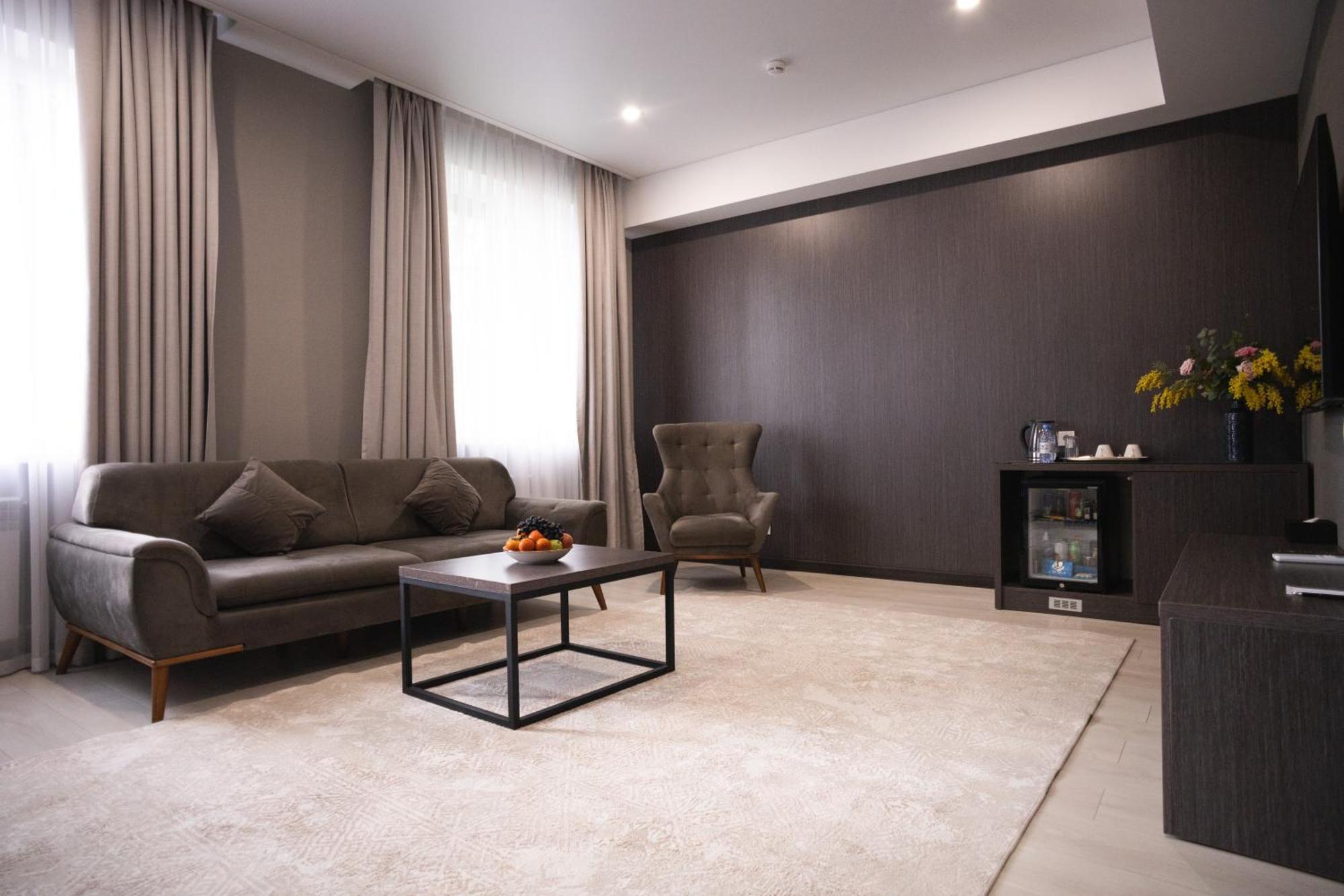 Resident Hotel Kazybek Bi Almaty Ngoại thất bức ảnh