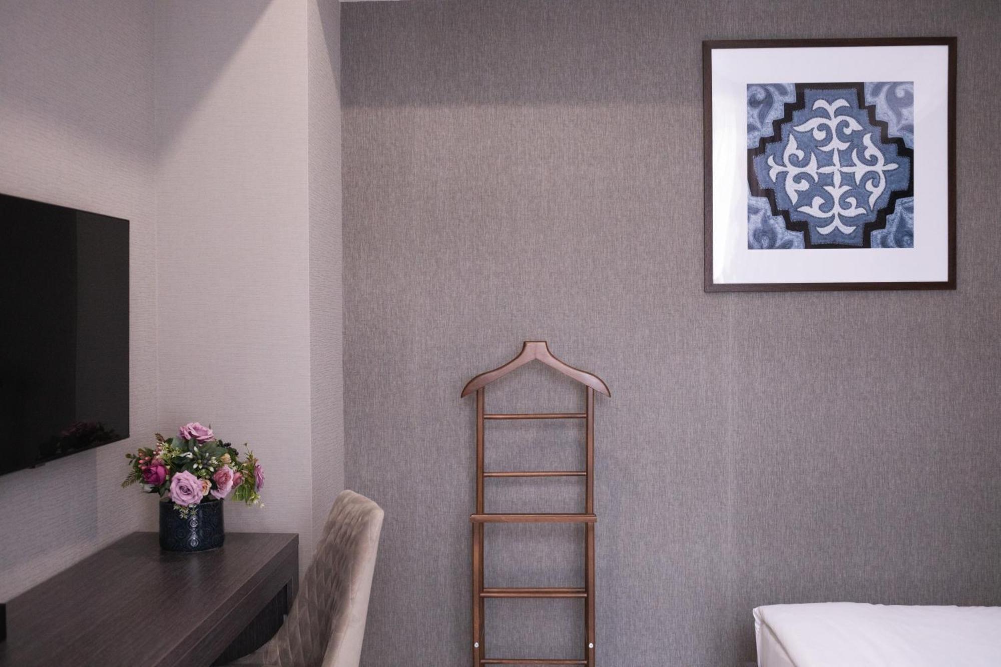 Resident Hotel Kazybek Bi Almaty Ngoại thất bức ảnh